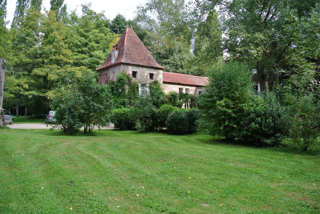 Moulin De Repassat Etape Voie Verte Bazens Экстерьер фото